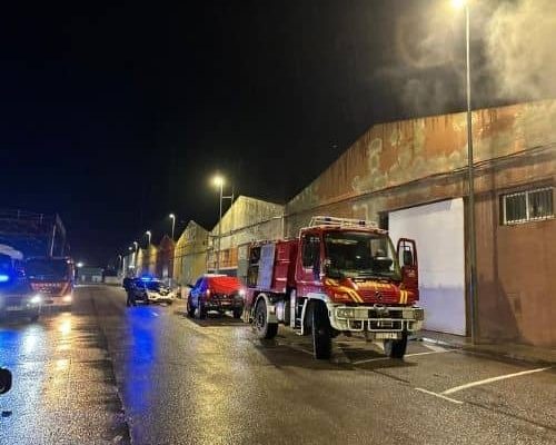 Incendio devora nave industrial en Benicarló