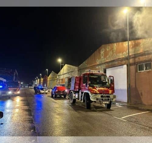 Incendio devora nave industrial en Benicarló